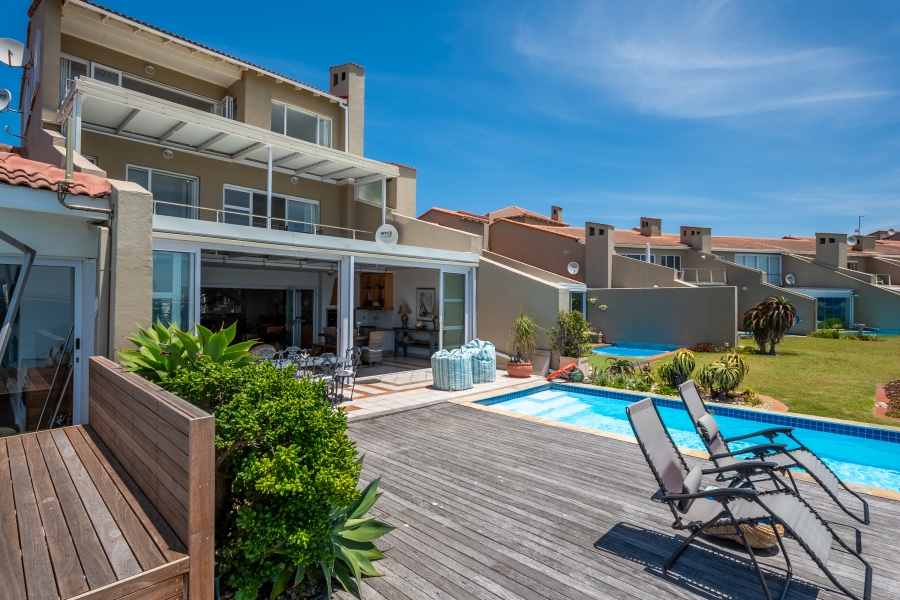 6 Bedroom Property for Sale in Port St Francis Eastern Cape